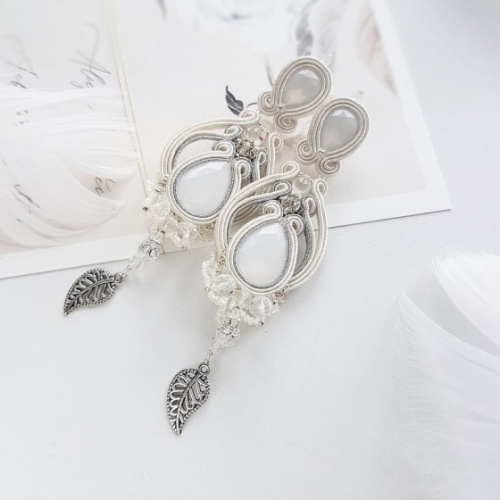 kolczyki_lubne_boho_chic_sutasz_z_listkiem_srebrne_ivory__2